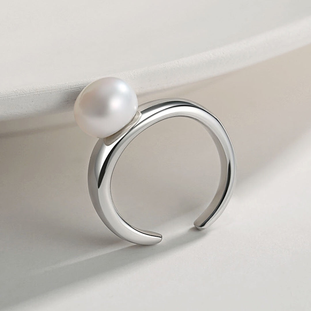 Luminous Arc Pearl Ring | Fiore Di Perle