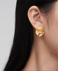 Radiant Pleated Disc Earrings | Fiore Di Perle